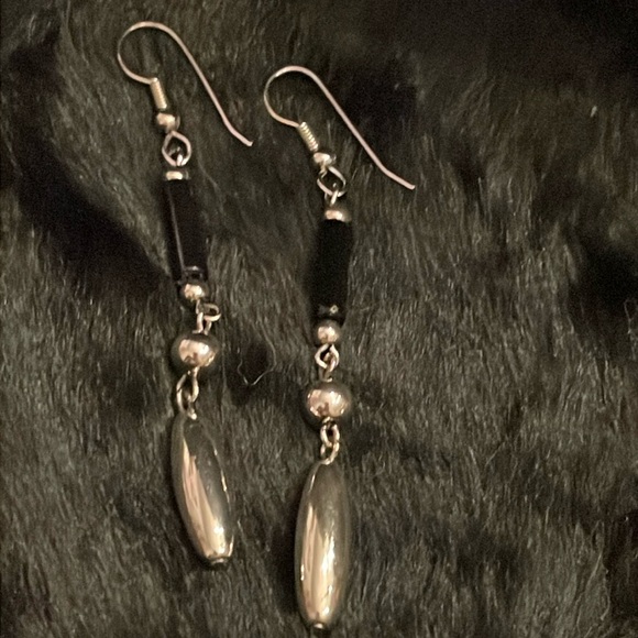 Silver and onyx dangle earrings very Cool!! - Picture 2 of 4